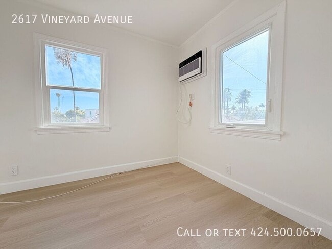 Building Photo - 2617 Vineyard Ave