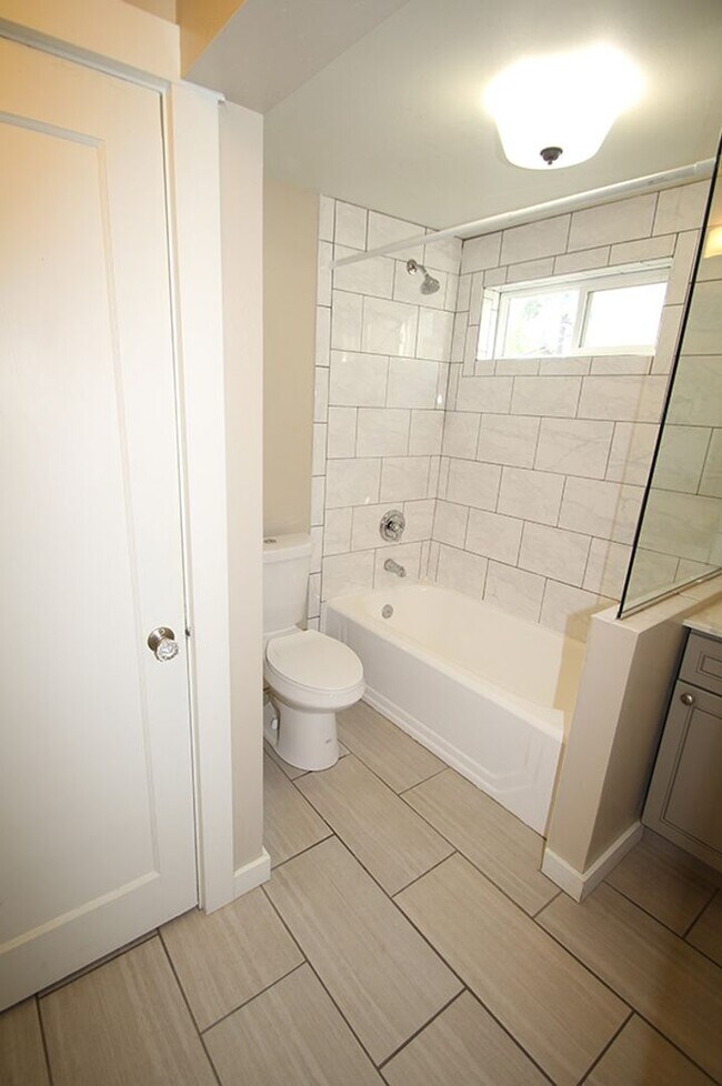 Building Photo - 7326 Triplex