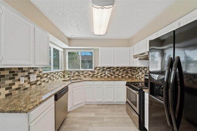 Building Photo - 13314 Briar Hollow Dr