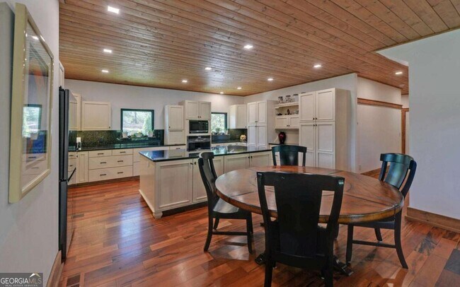 Building Photo - 675 Freedom Heights Dr