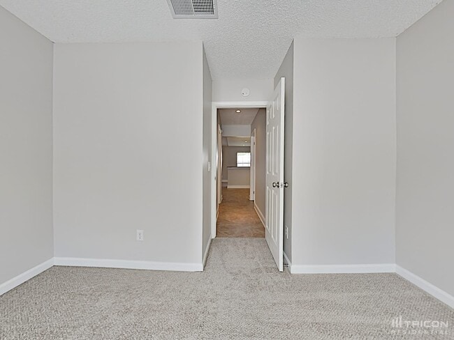 Building Photo - 2887 Tuscarora Tr