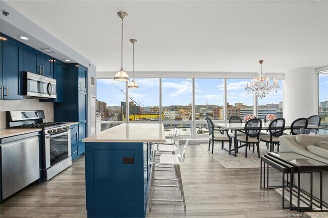 Building Photo - 1 Broad St