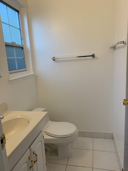 Building Photo - 315 N Abbott Ave