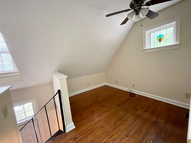 Building Photo - 107 Herbert St