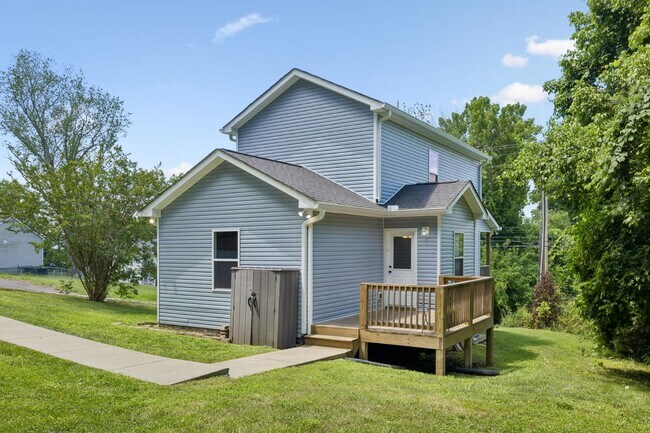 Building Photo - 91 Valley View St