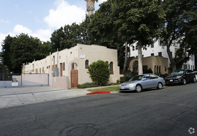 Building - 1165 N Orange Grove Ave