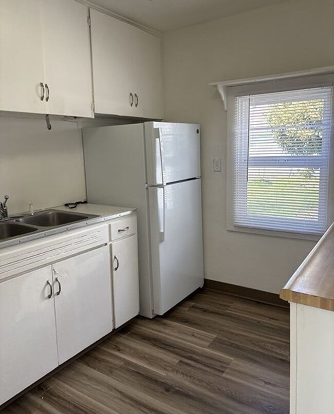 Building Photo - 2Bd/1Ba Single Story House - Available to View!