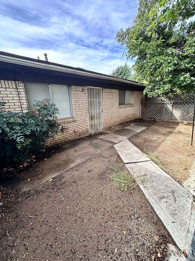 Building Photo - 3215 Morris St NE