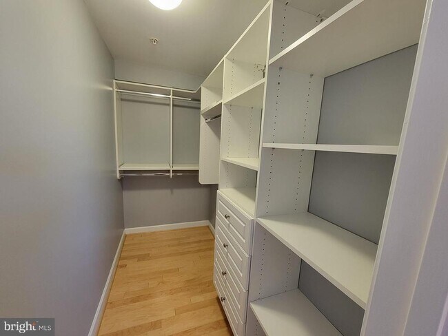 Building Photo - 4151 S Four Mile Run Dr