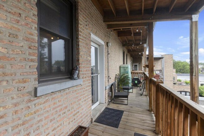 Building Photo - 2 bedroom in Chicago IL 60660