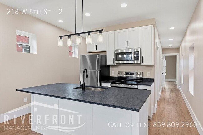 Building Photo - 218 W 5th St