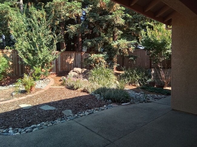 Building Photo - Gated: Single Story Heritage Oaks 3 Bedroom Plus Office/Den 3 Car Garage with lots of built in fo...