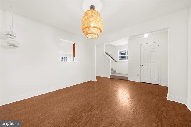 Building Photo - 105 N Yeingst Dr