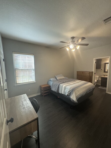 Building Photo - 3108 Cullen Trl