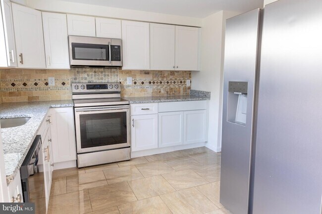 Building Photo - 178 Stonegate Dr