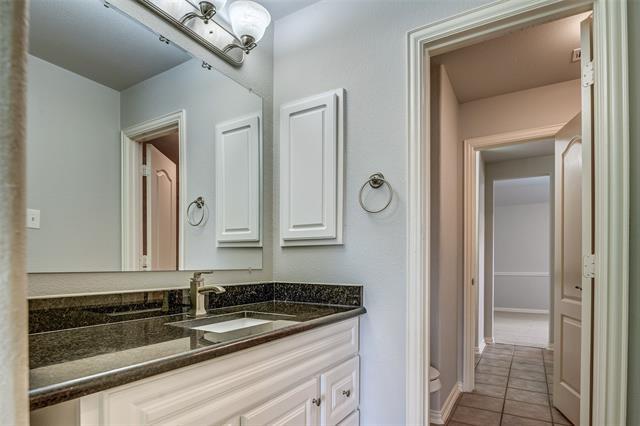 Building Photo - 916 Carlsbad Dr