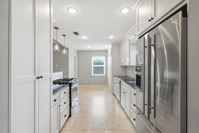 Building Photo - 2502 Hollow Hook Rd