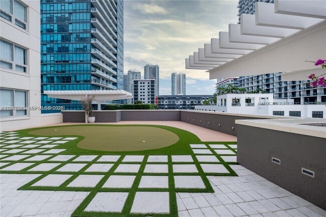 Building Photo - 3250 NE 1st Ave