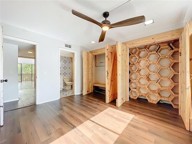 Building Photo - 233 Crown Oaks Way