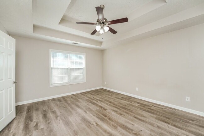 Building Photo - 1530 Range Heights Terrace