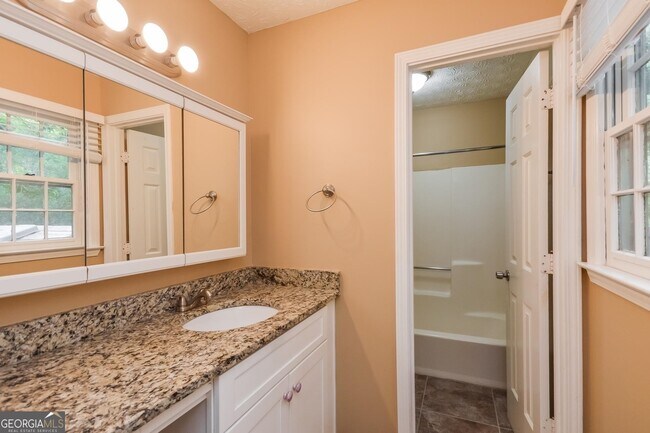 Building Photo - 3438 Mansfield Ln