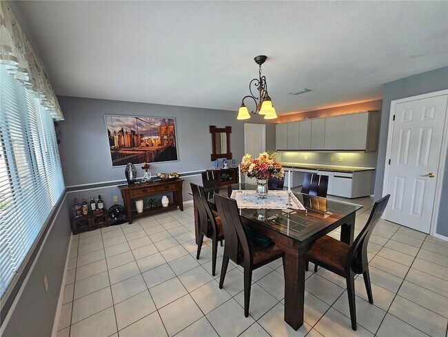 Building Photo - 2210 Bayou Dr