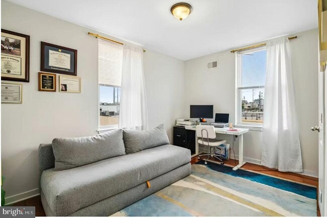 Building Photo - 1120 S 26th St