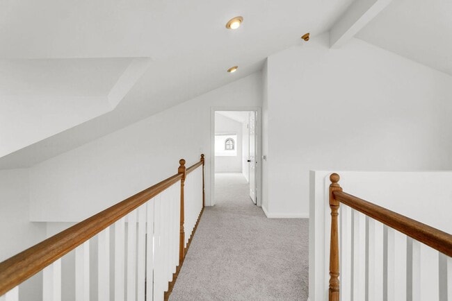 Building Photo - Great detached Home in Pacific Beach! Avai...