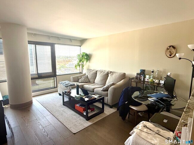 Building Photo - 127 Greyrock Pl