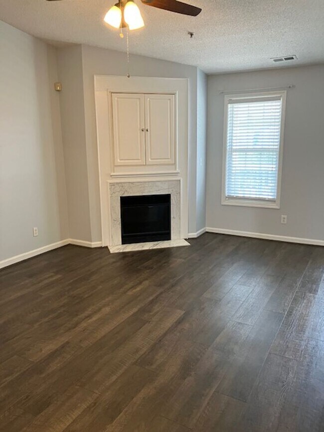 Building Photo - 904 Litchfield Way