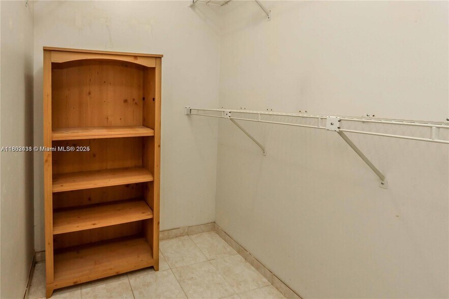 Building Photo - 2500 SW 113th Ct