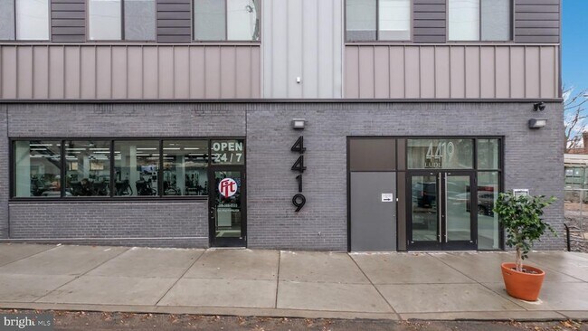 Building Photo - 4419 Ludlow St