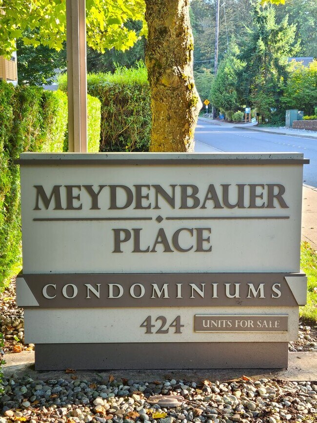 Building Photo - 2Bd/2Ba Spacious Bellevue Condo - W/S/G & ...