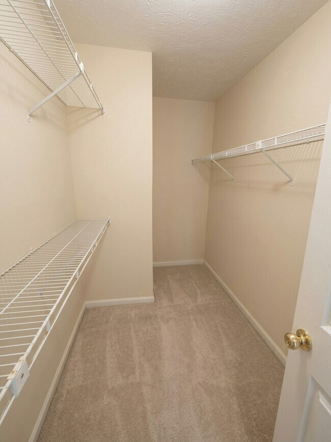 Building Photo - 3920 E Meadow Dr