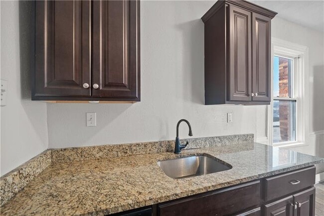 Building Photo - 3053 Brereton St