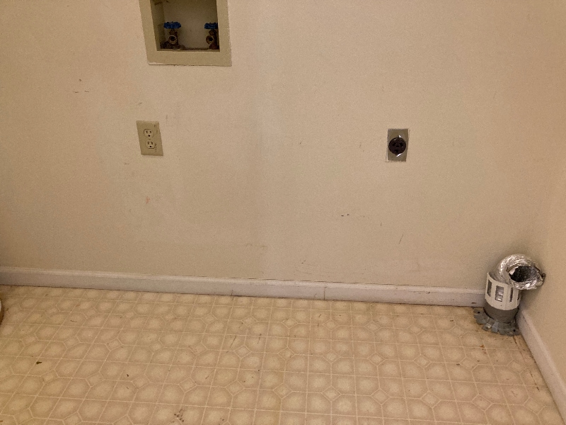 Building Photo - 608 Windcrest Dr