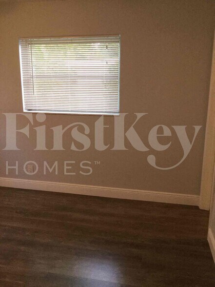 Building Photo - 1571 NW 7th Ave