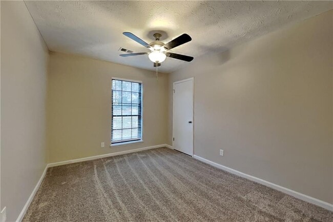 Building Photo - 2444 Mistletoe Ln SW