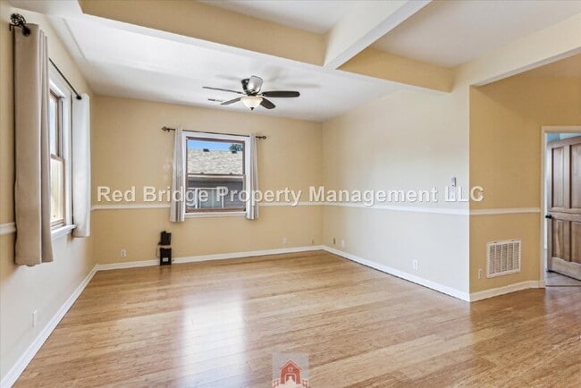 Building Photo - 1325 SE Nehalem St