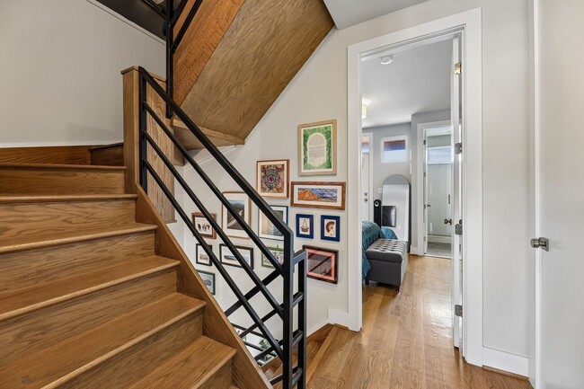 Building Photo - Gorgeous Upper Level 2BR/2.5BTH Condo with Rooftop Deck and Reserved Parking!