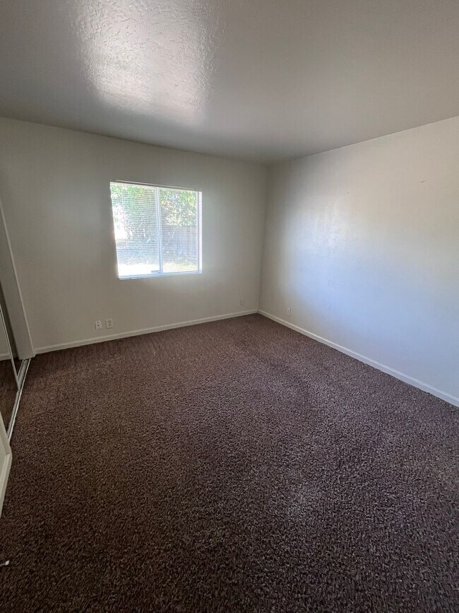 Building Photo - NICE HOME IN SACRAMENTO!!