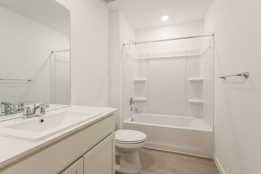 Building Photo - 605 Craven St