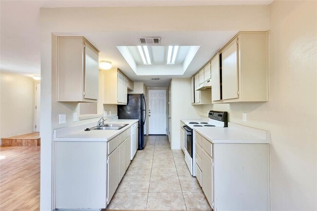 Building Photo - 8806 Springmail Cir