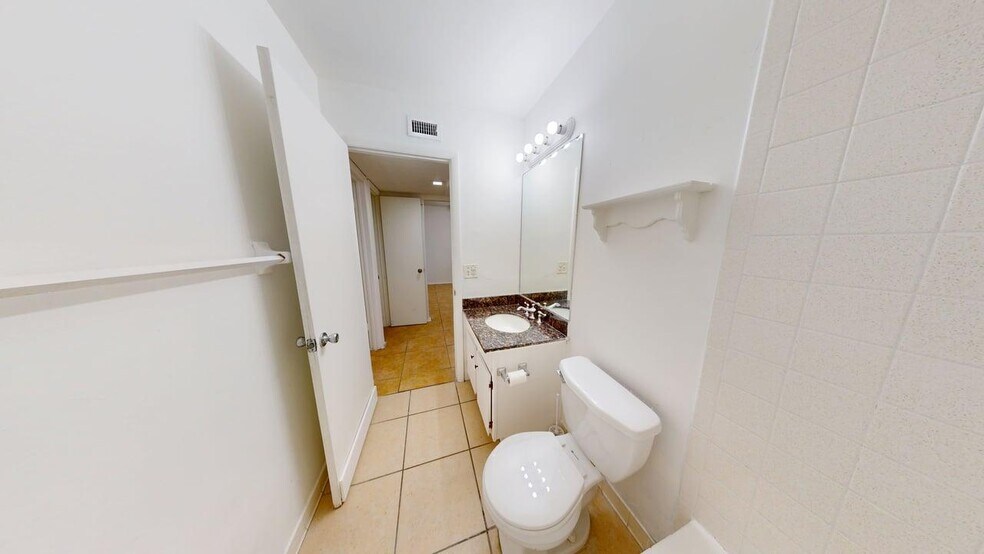 Building Photo - 1000 Lake of the Woods Blvd