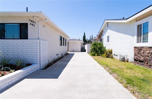 Building Photo - 11831 Pomering Rd