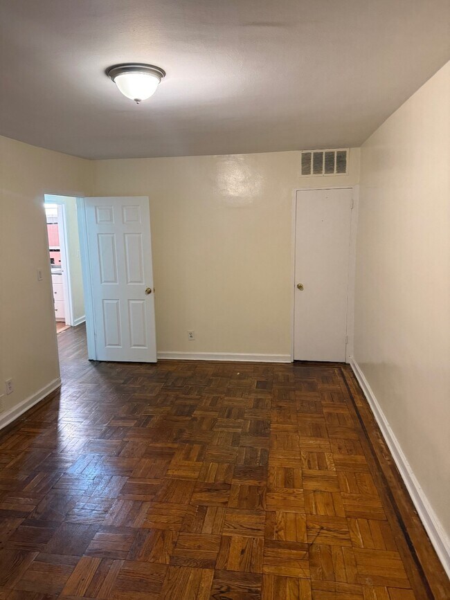 Building Photo - 9XX E 227th St