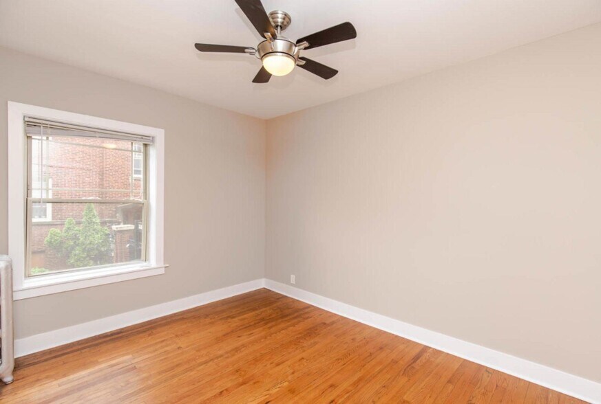 Building Photo - 1337 W Touhy Ave