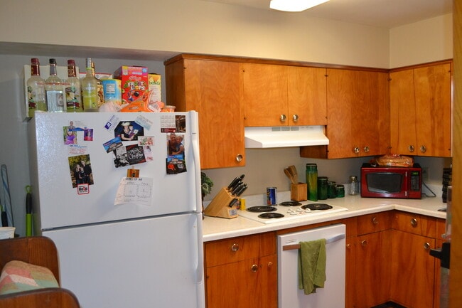 Building Photo - Nice 3-4 Br, 2 Bath Ranch style home, fenced in yard, garage, patio, full basement