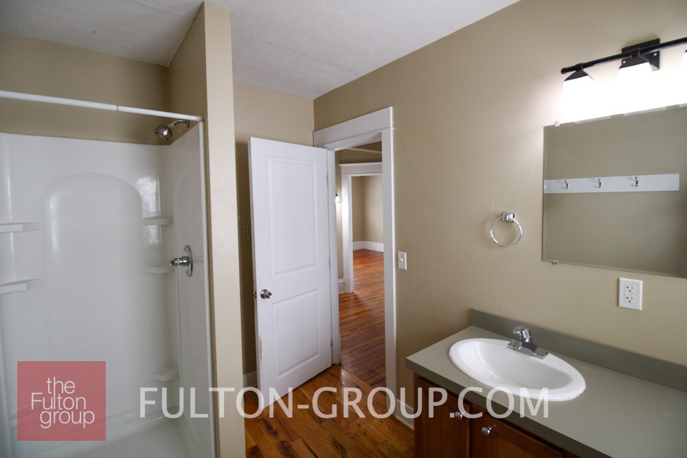 Building Photo - 140 Diamond Ave SE