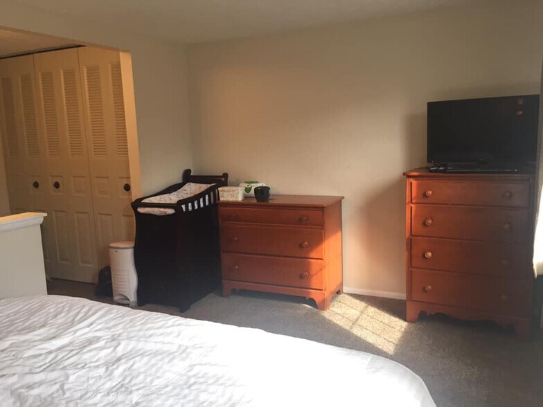 Building Photo - 6206 Patrick Henry Dr